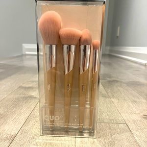 Quo complexion brush set